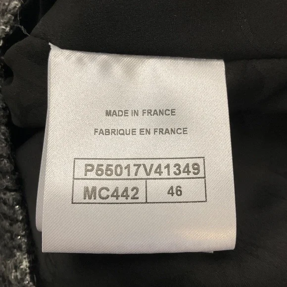 CHANEL BLACK / GREY / SILVER 2016 CC LOGO BUTTON FANTASY TWEED JACKET - Picture 6 of 6